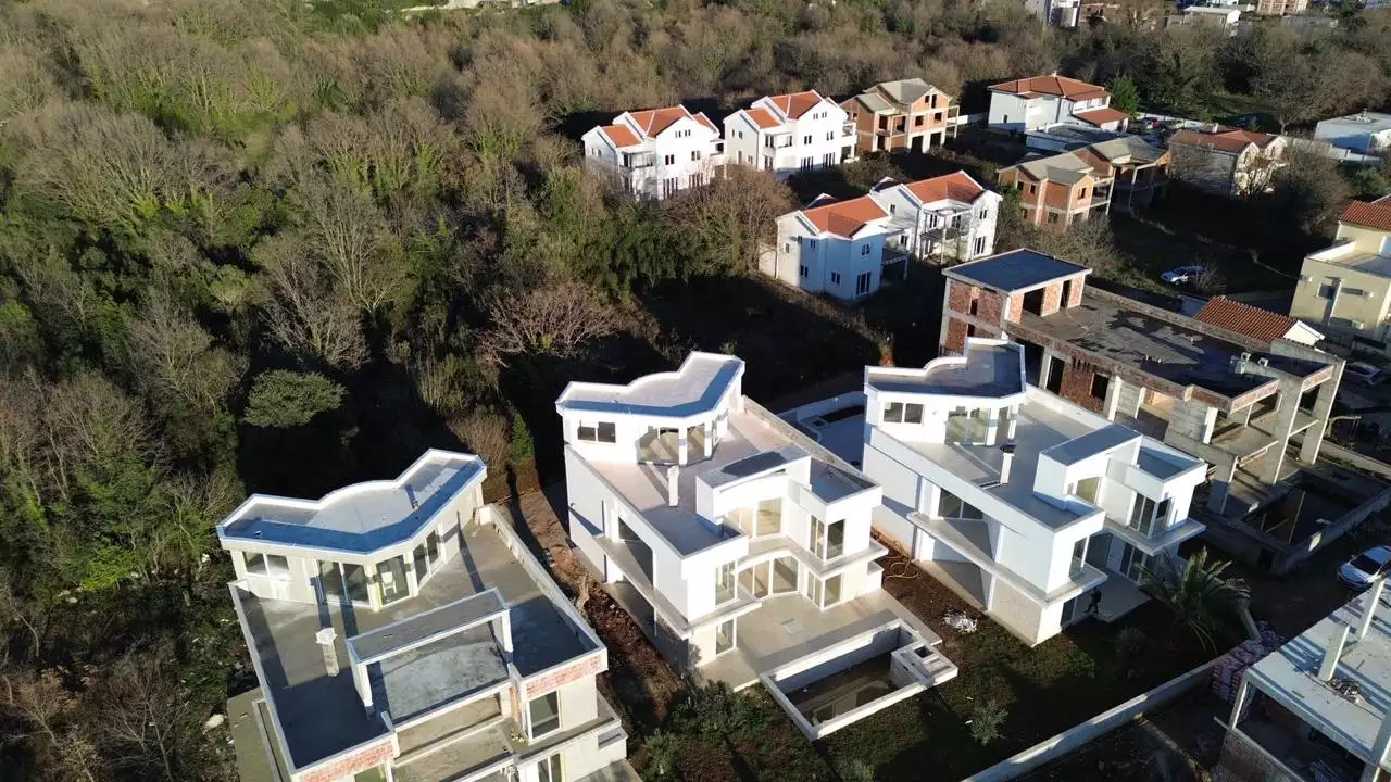 House 454m² in Montenegro, Krasici. Priced at 350000€ rent photo-6