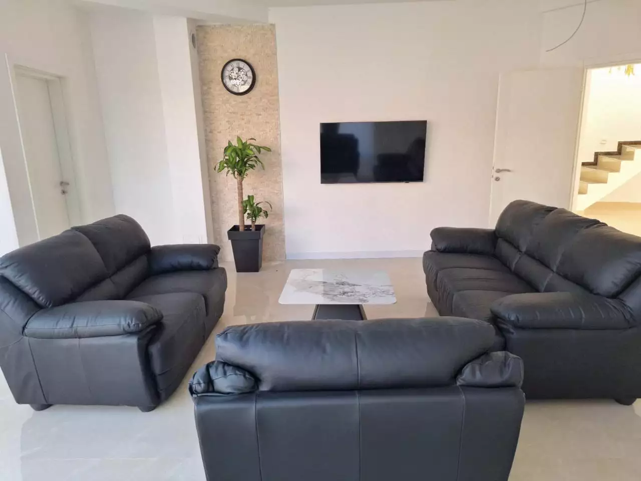 House 454m² in Montenegro, Krasici. Priced at 350000€ rent photo-11