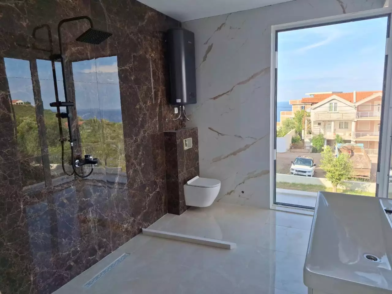 House 454m² in Montenegro, Krasici. Priced at 350000€ rent photo-21