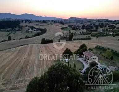 Buy in Italy for 750000€
