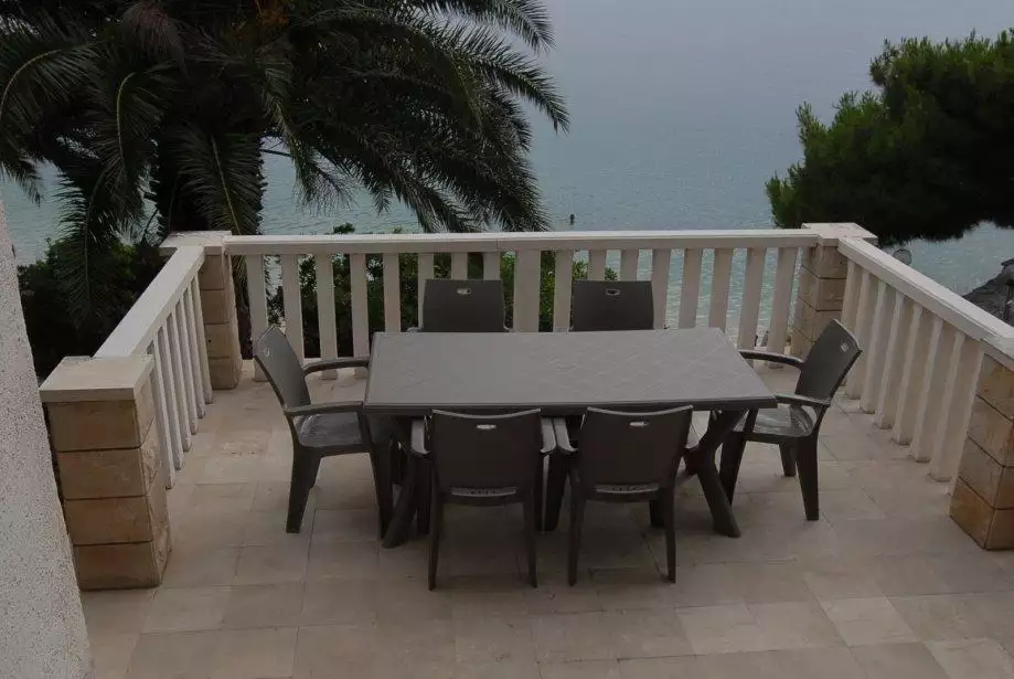Villa 200m² in Croatia, Nemira. Priced at 1100000€ rent photo-2