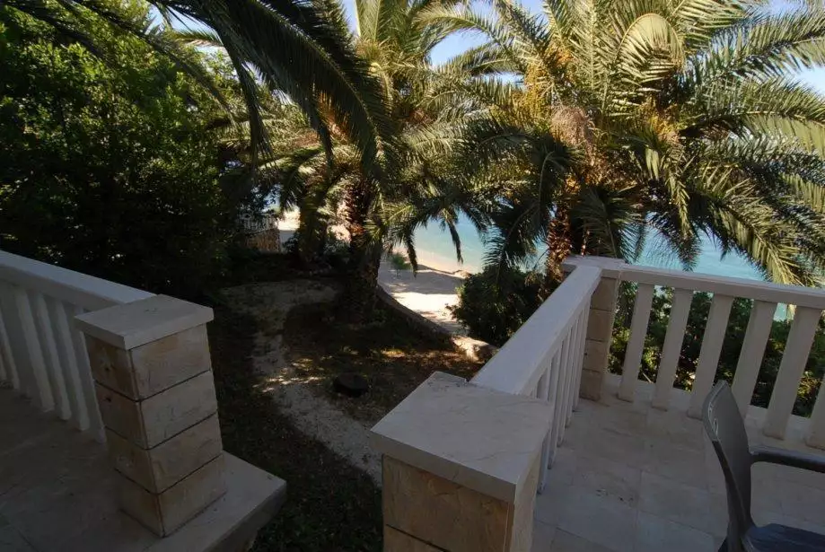 Villa 200m² in Croatia, Nemira. Priced at 1100000€ rent photo-11
