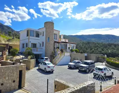Buy in Cyprus for 1006200€