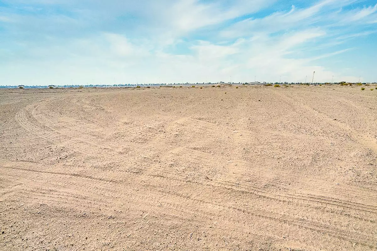 Land 982m² in UAE, Abu Dhabi. Priced at 1384144€ rent photo-10