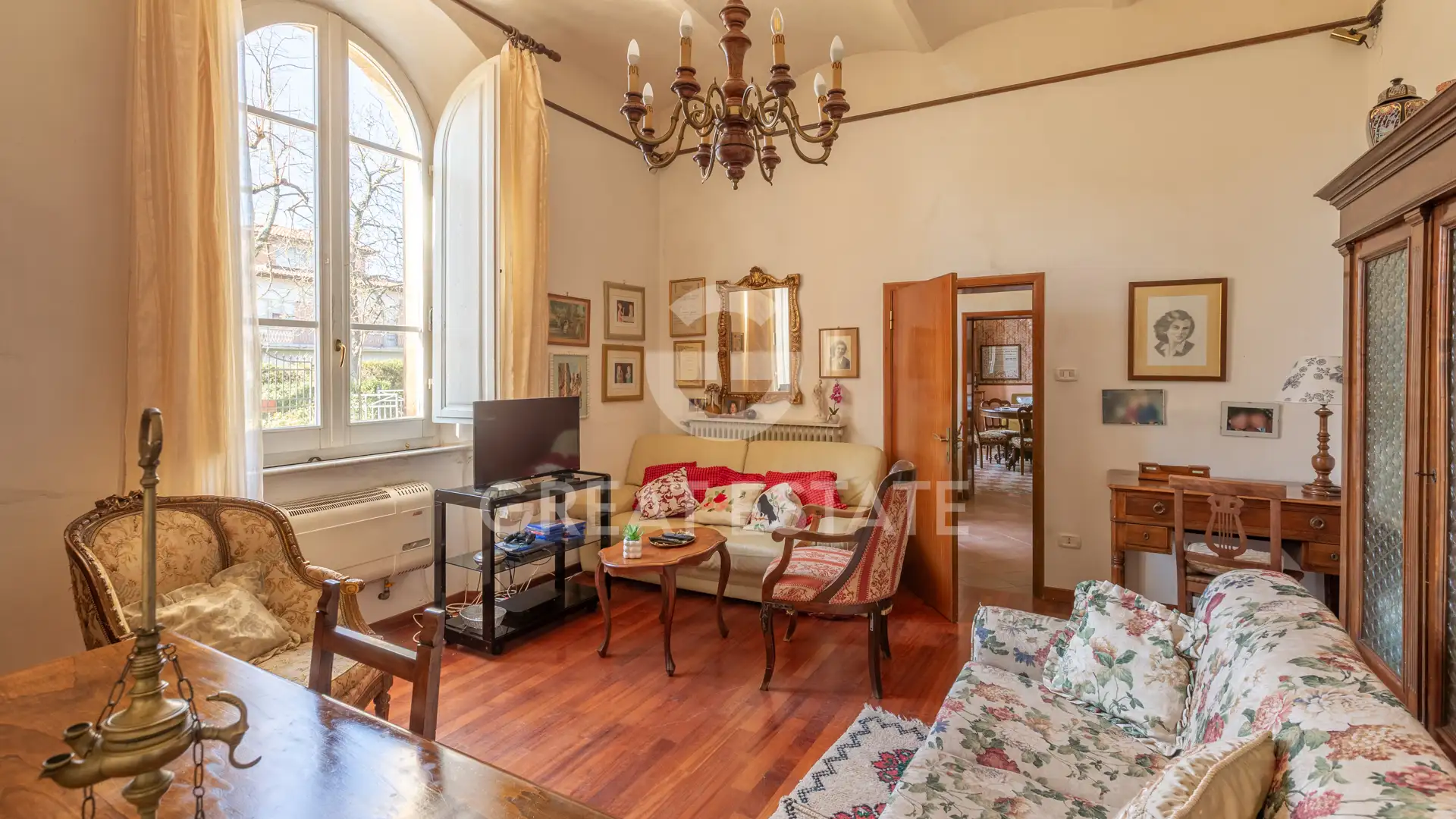 Villa 570m² in Italy, Siena. Priced at 1100000€ rent photo-13