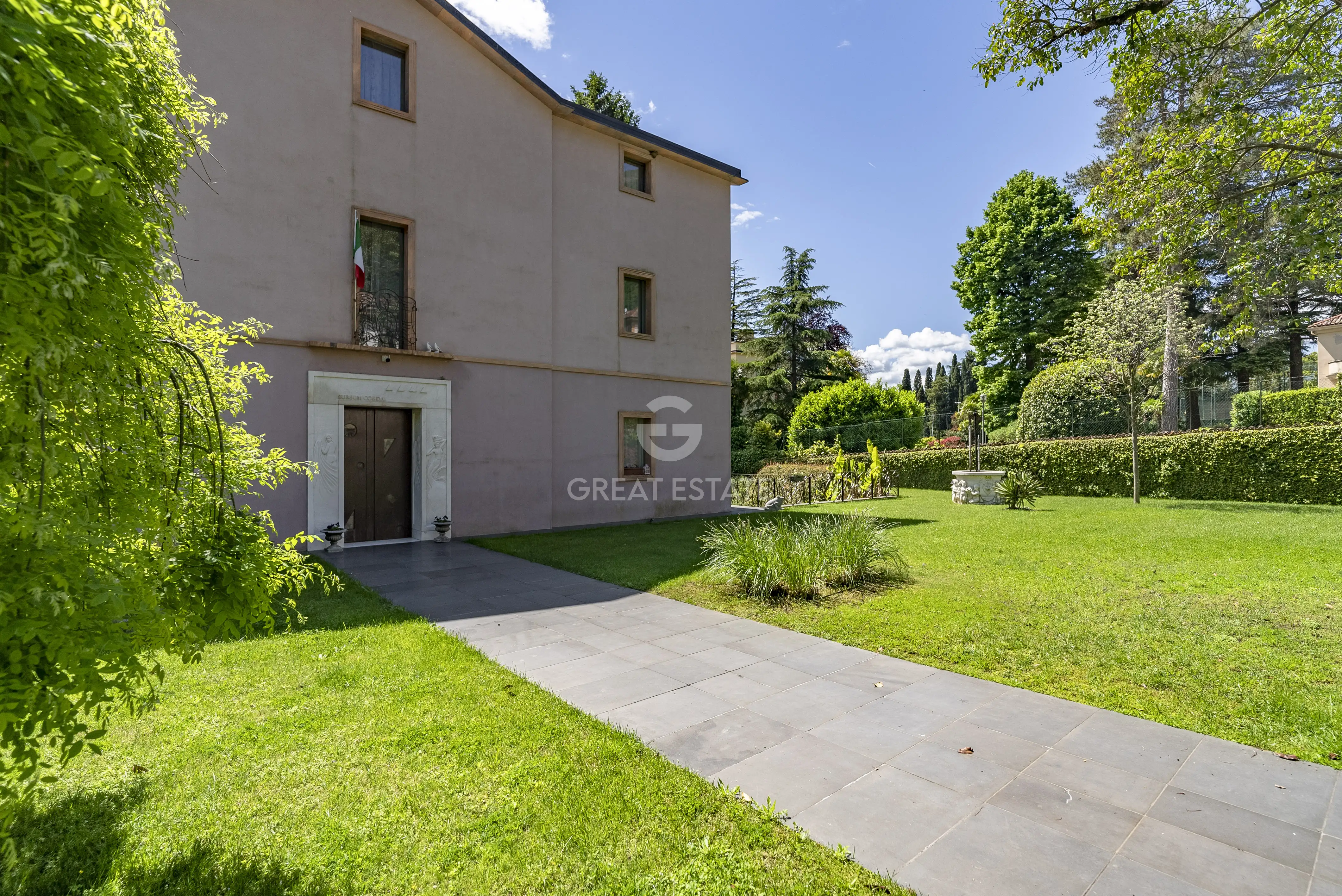 Villa 1003m² in Italy, Como. Priced at 4350000€ rent photo-11