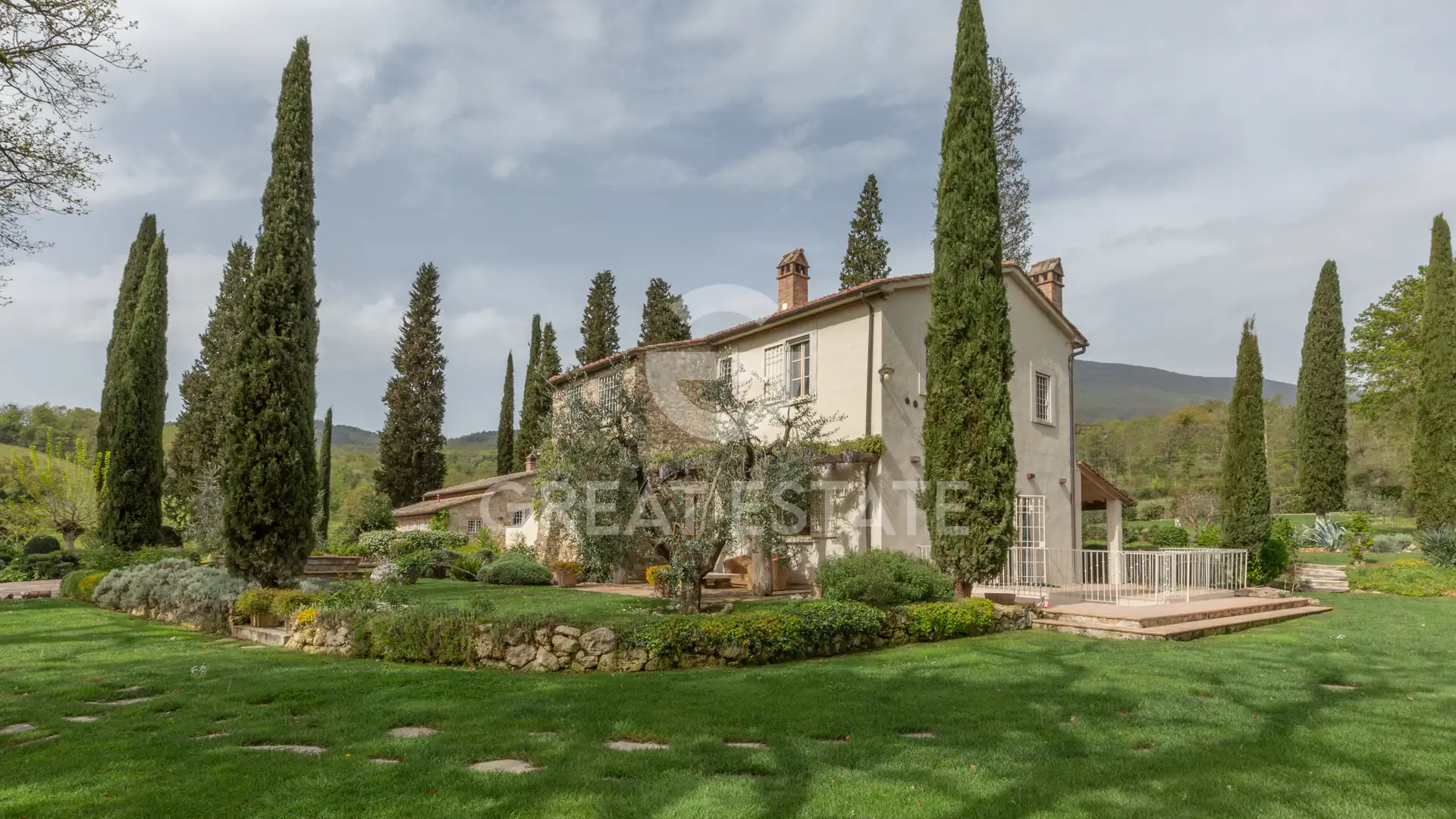 House 494m² in Italy, Siena. Priced at 2480000€ rent photo-14
