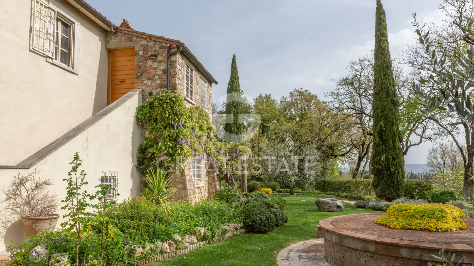 House 494m² in Italy, Siena. Priced at 2480000€ rent photo-15