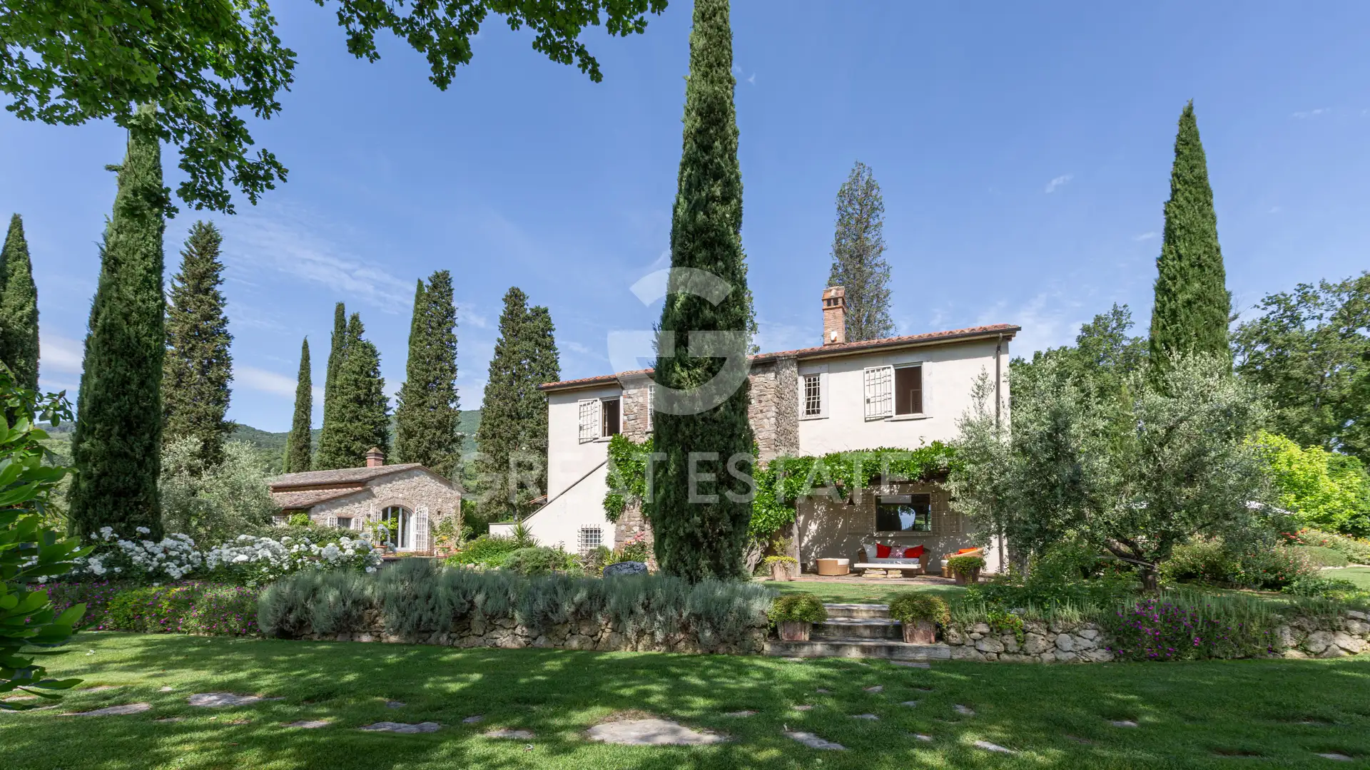 House 494m² in Italy, Siena. Priced at 2480000€ rent photo-9