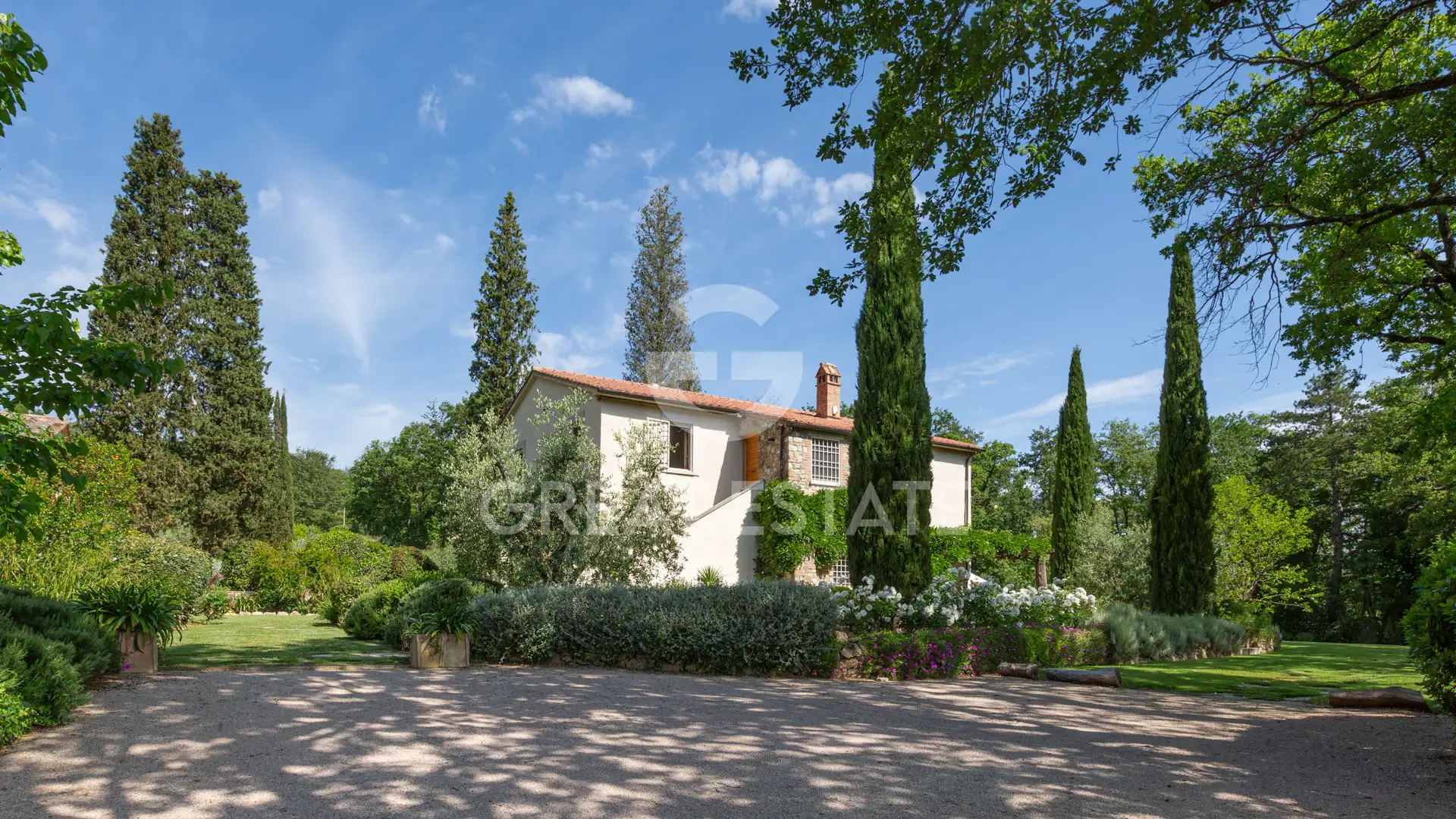 House 494m² in Italy, Siena. Priced at 2480000€ rent photo-11