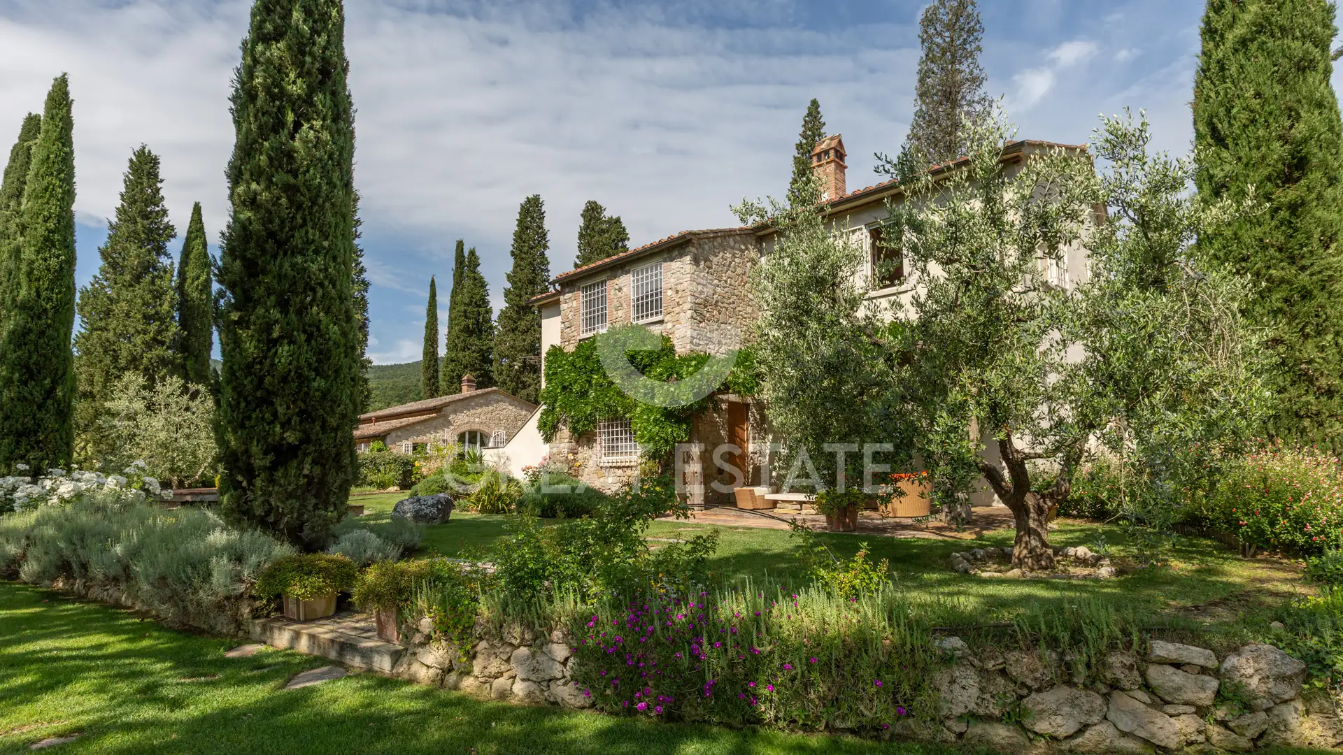 House 494m² in Italy, Siena. Priced at 2480000€ rent photo-14