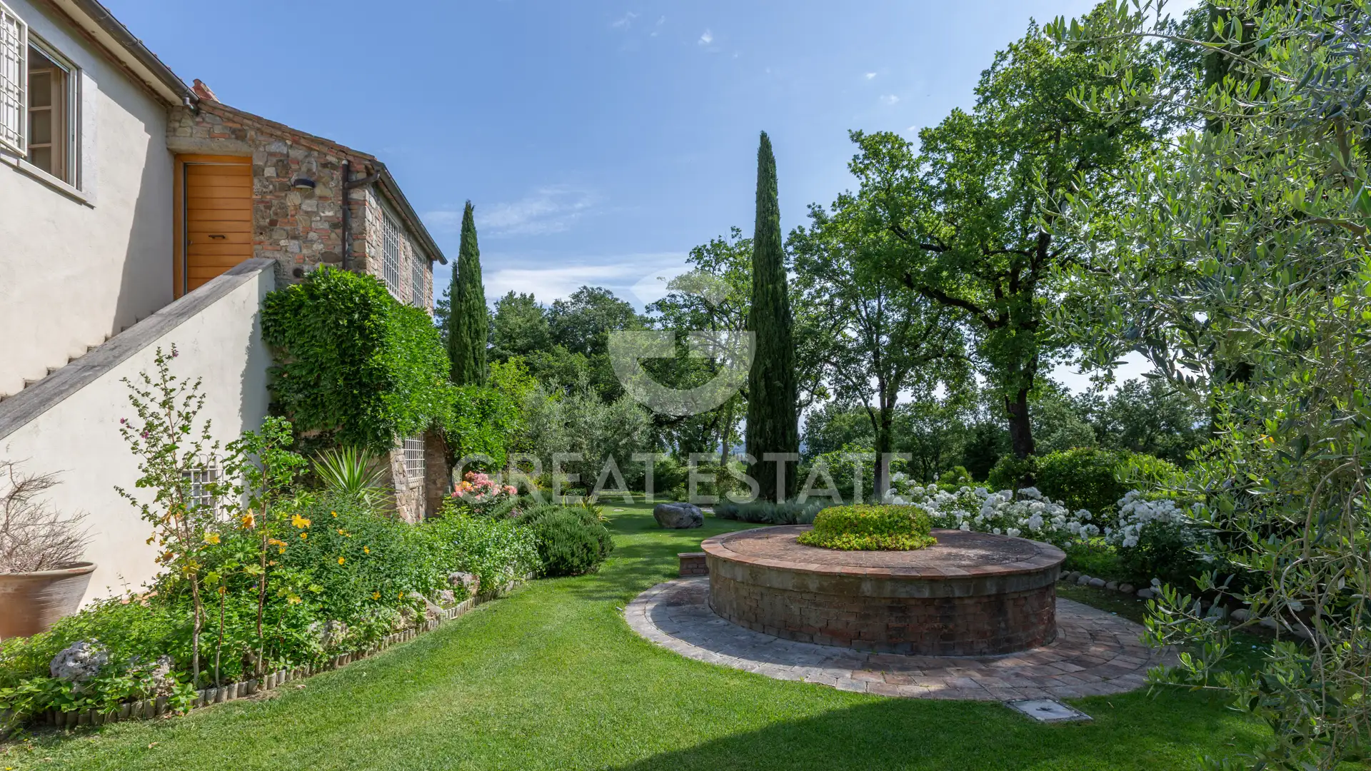 House 494m² in Italy, Siena. Priced at 2480000€ rent photo-11