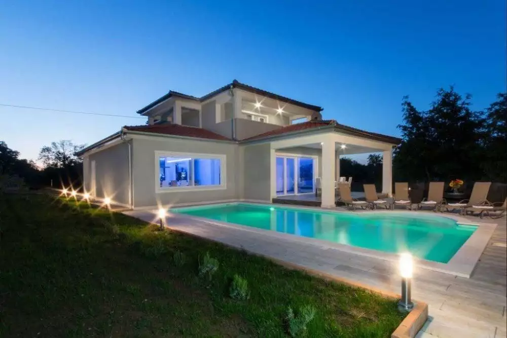 Villa 270m² in Croatia, Labin. Priced at 520000€ rent photo-1