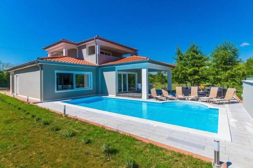 Villa 270m² in Croatia, Labin. Priced at 520000€ rent photo-2