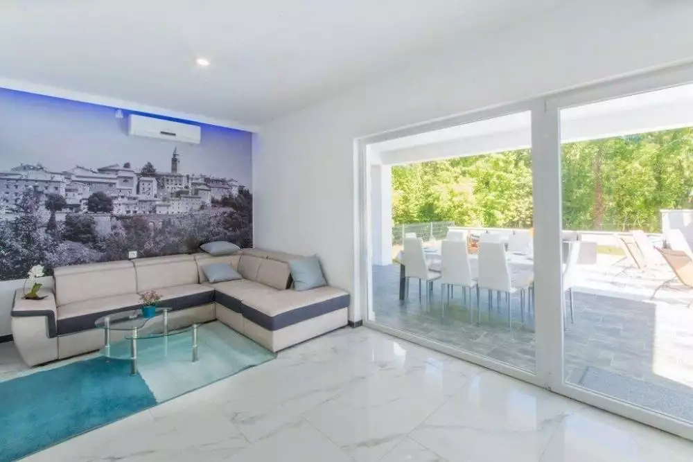 Villa 270m² in Croatia, Labin. Priced at 520000€ rent photo-3