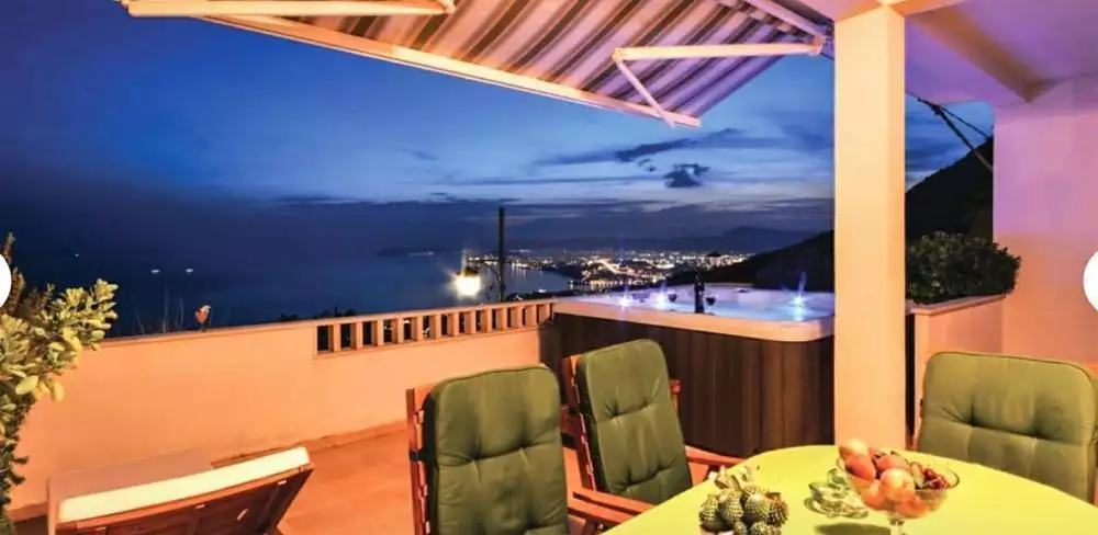 Hotels 200m² in Croatia, Podstrana. Priced at 535000€ rent photo-10