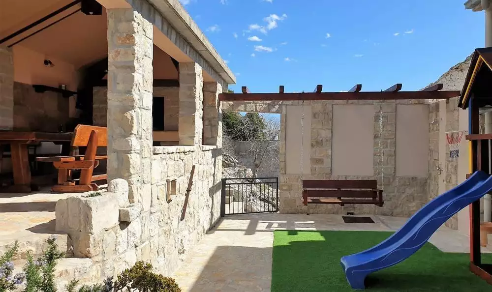 Hotels 200m² in Croatia, Podstrana. Priced at 535000€ rent photo-11