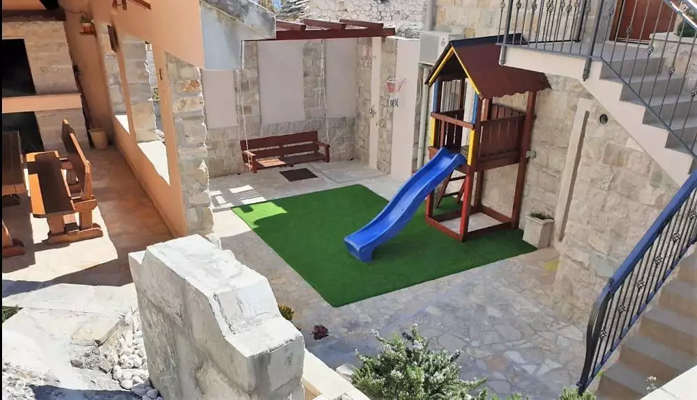 Hotels 200m² in Croatia, Podstrana. Priced at 535000€ rent photo-16