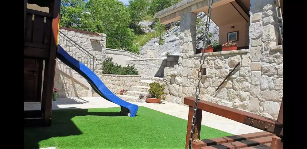Hotels 200m² in Croatia, Podstrana. Priced at 535000€ rent photo-17