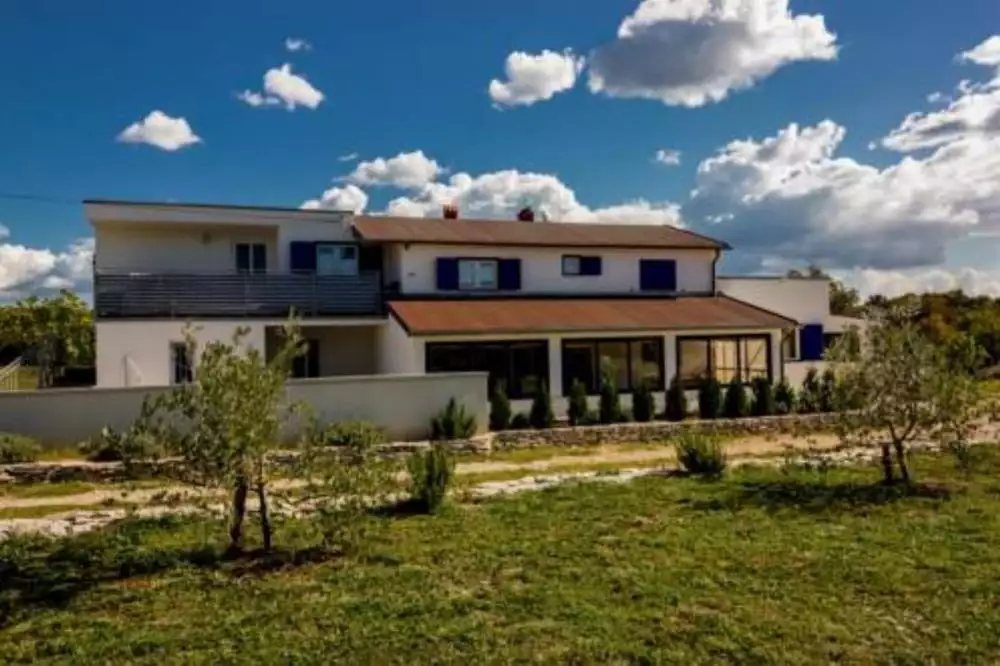 Hotels 270m² in Croatia, Labin. Priced at 530000€ rent photo-3