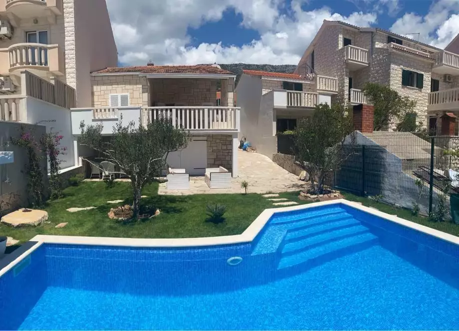 Villa 130m² in France, Beaulieu-sur-Mer. Priced at 540000€ rent photo-4