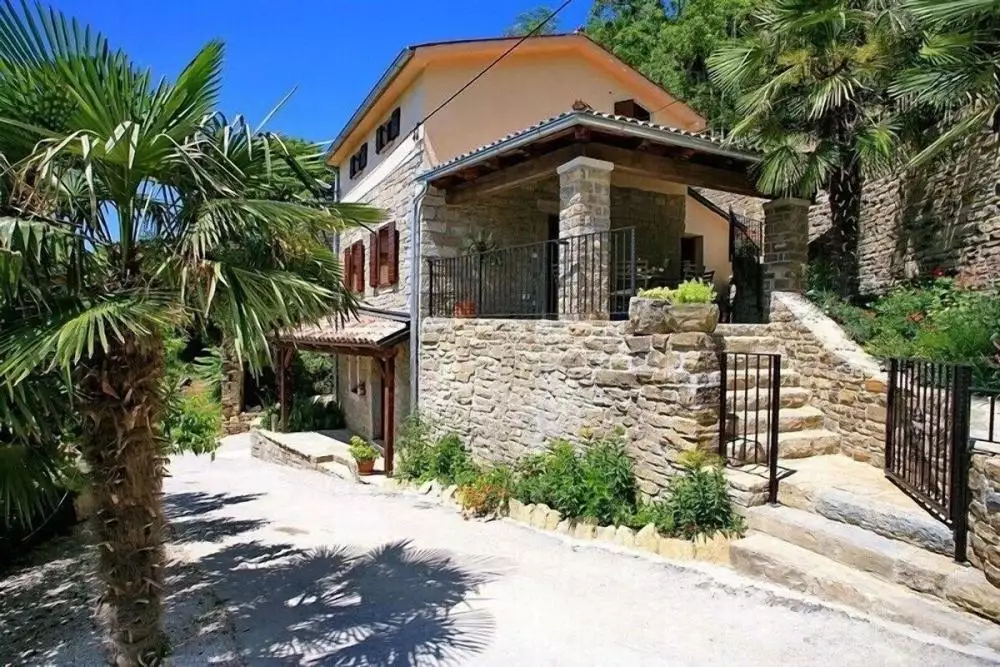 Villa 100m² in Croatia, Oprtalj. Priced at 520000€ rent photo-1