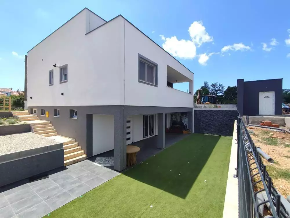 Villa 240m² in Croatia, Vodnjan. Priced at 520000€ rent photo-1