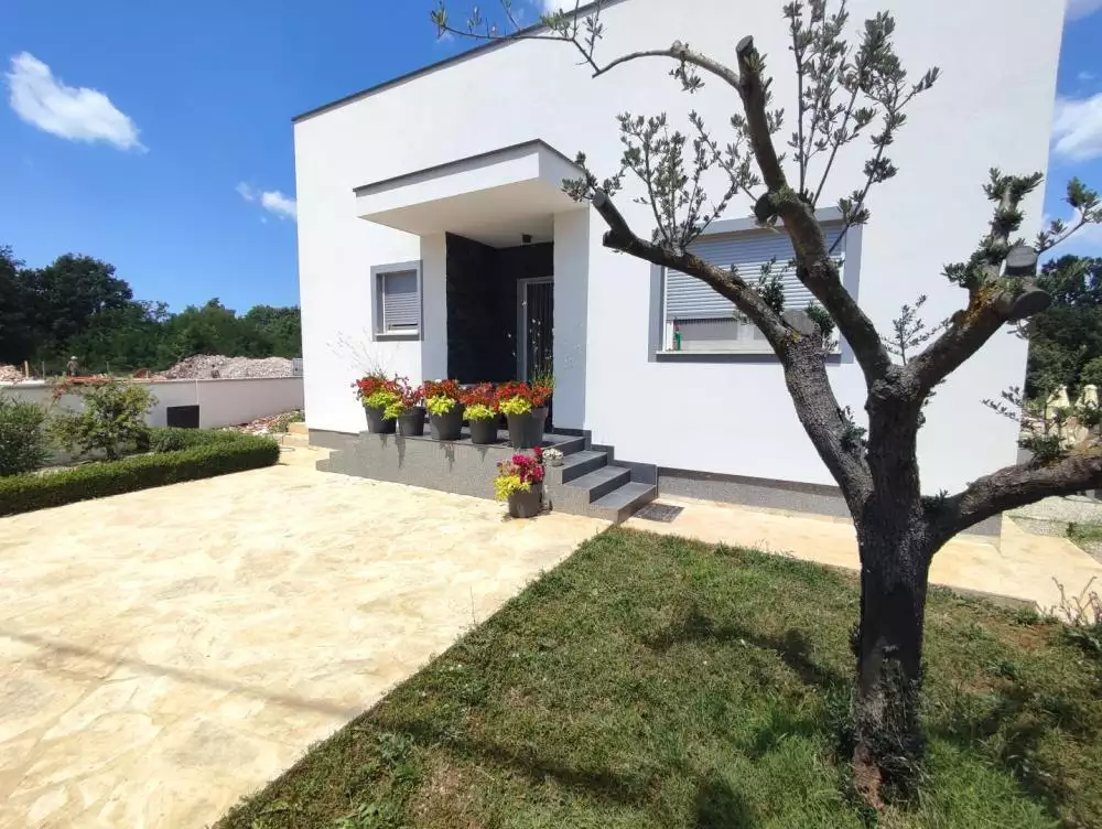 Villa 240m² in Croatia, Vodnjan. Priced at 520000€ rent photo-4