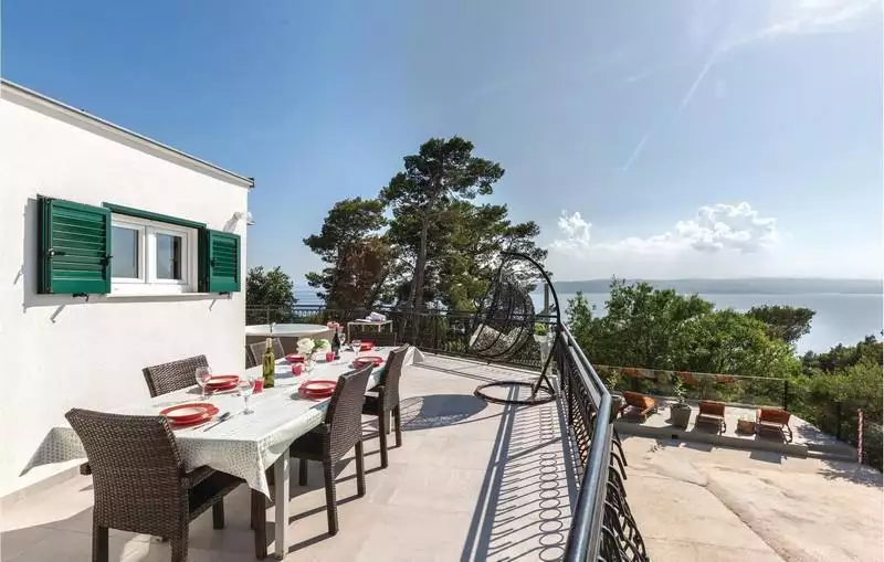 Villa 181m² in Croatia, Brela. Priced at 500000€ rent photo-4
