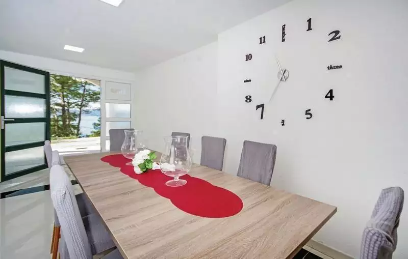 Villa 181m² in Croatia, Brela. Priced at 500000€ rent photo-12