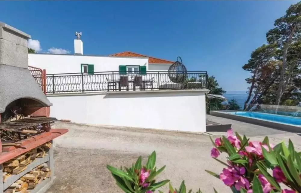 Villa 181m² in Croatia, Brela. Priced at 500000€ rent photo-17