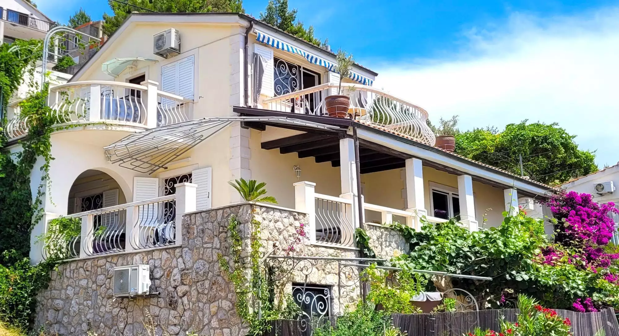 Hotels 291m² in Croatia, Omis. Priced at 529000€ rent photo-4