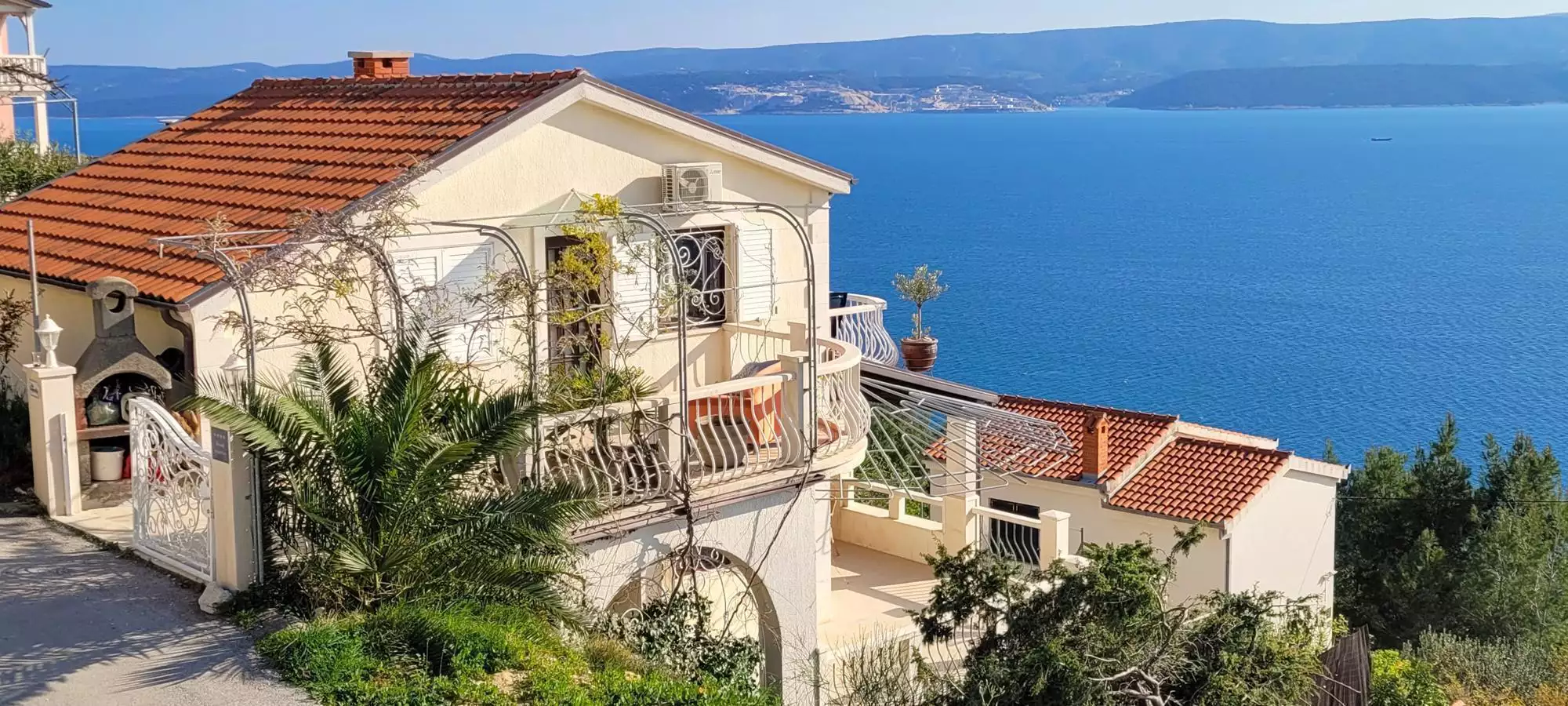 Hotels 291m² in Croatia, Omis. Priced at 529000€ rent photo-14