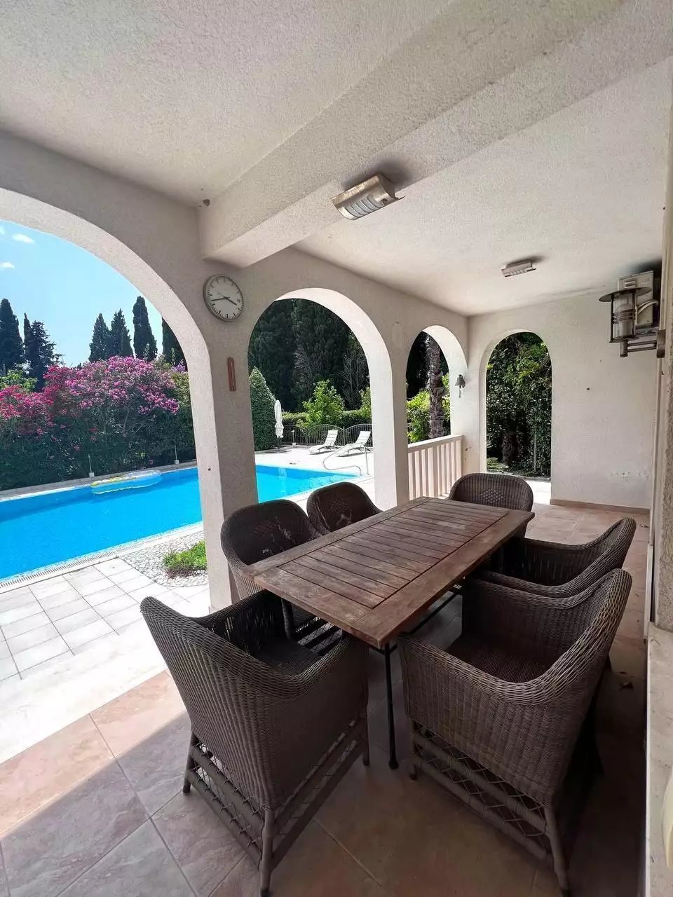 Villa 300m² in Croatia, Kastela. Priced at 1000000€ rent photo-8