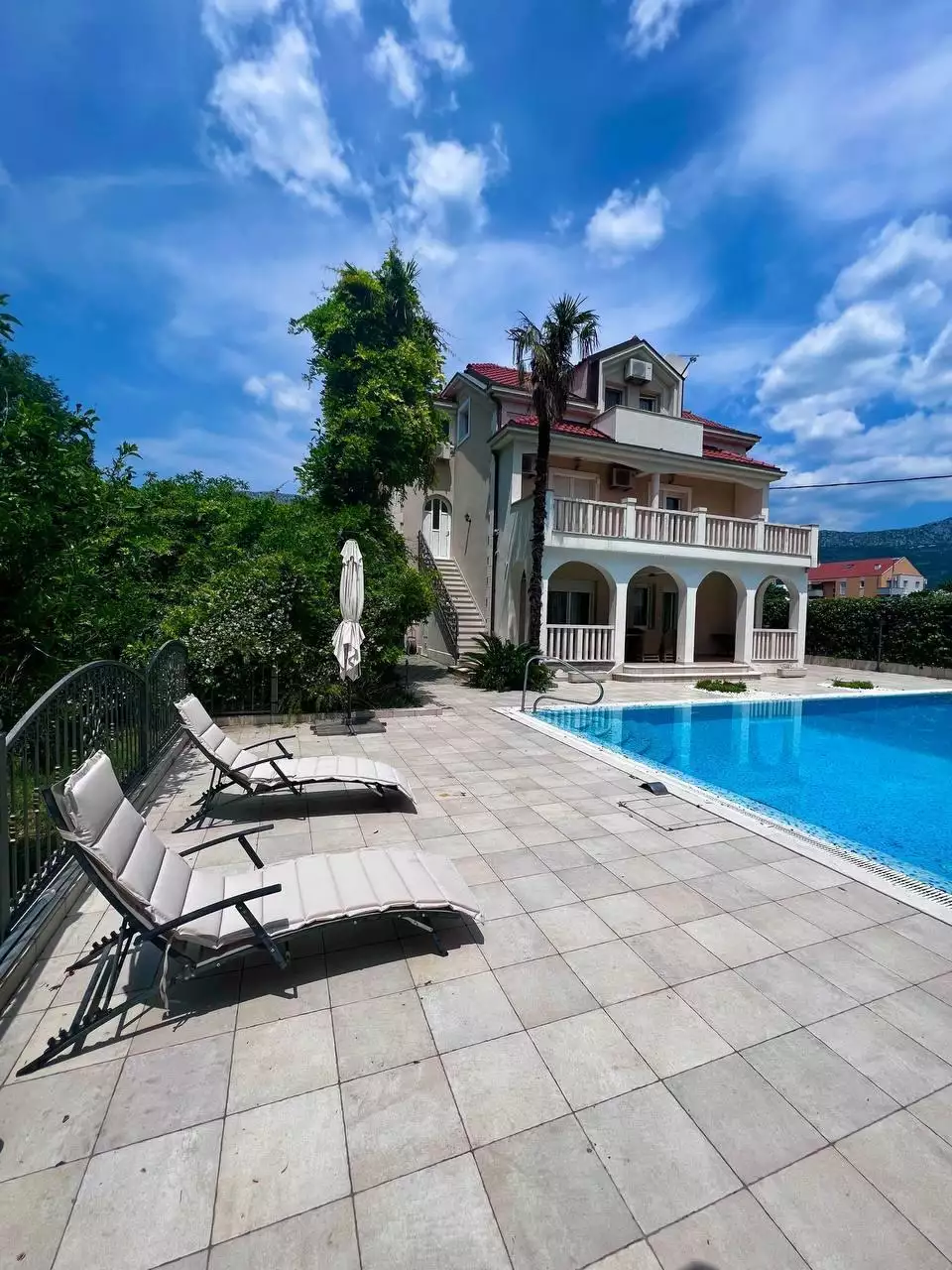 Villa 300m² in Croatia, Kastela. Priced at 1000000€ rent photo-9