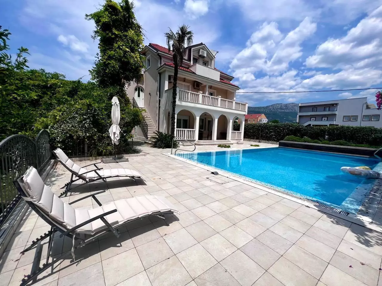 Villa 300m² in Croatia, Kastela. Priced at 1000000€ rent photo-11