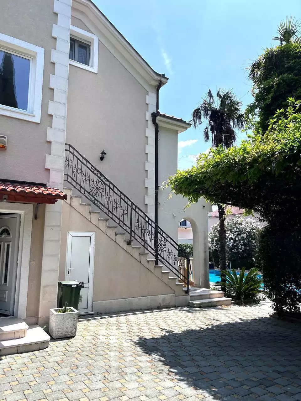 Villa 300m² in Croatia, Kastela. Priced at 1000000€ rent photo-14
