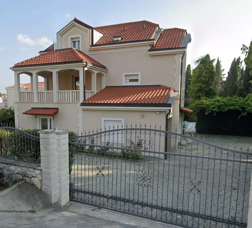 Villa 300m² in Croatia, Kastela. Priced at 1000000€ rent photo-25