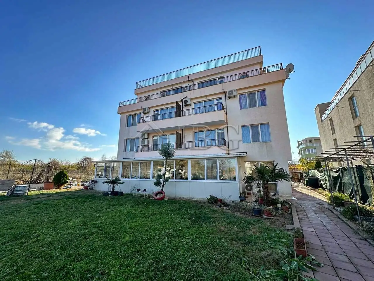 Flat 73m² in Bulgaria, Nesebar. Priced at 65000€ rent photo-1