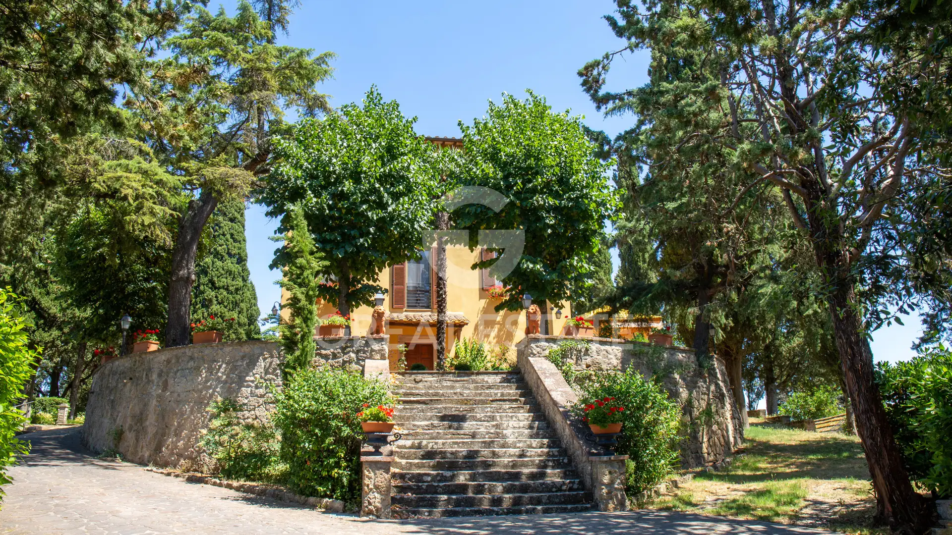 Villa 1067m² in Italy, Siena. Priced at 1875000€ rent photo-4