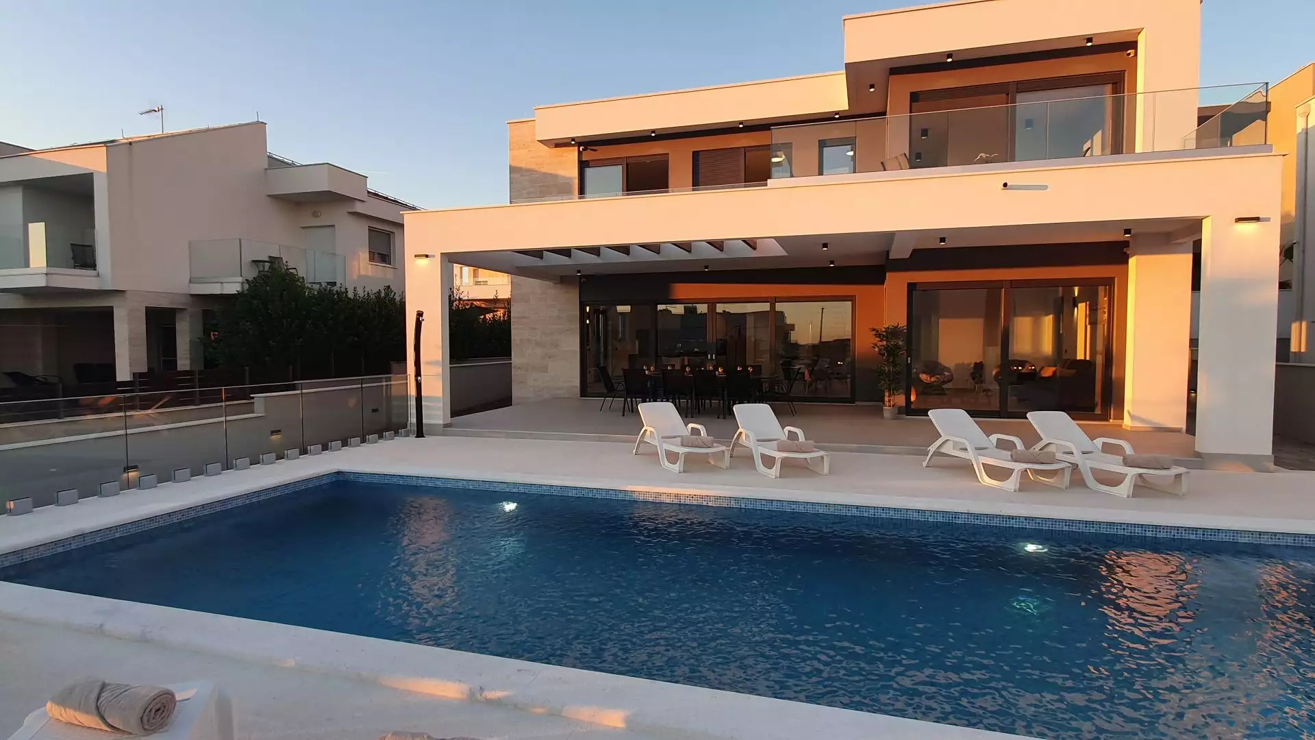 Villa 310m² in Croatia, Novalja. Priced at 1450000€ rent photo-3