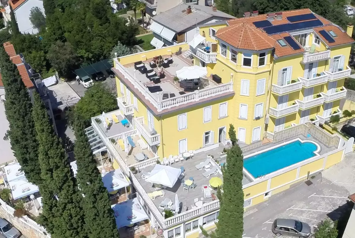 Hotels 1800m² in Croatia, Crikvenica. Priced at 5500000€ rent photo-1