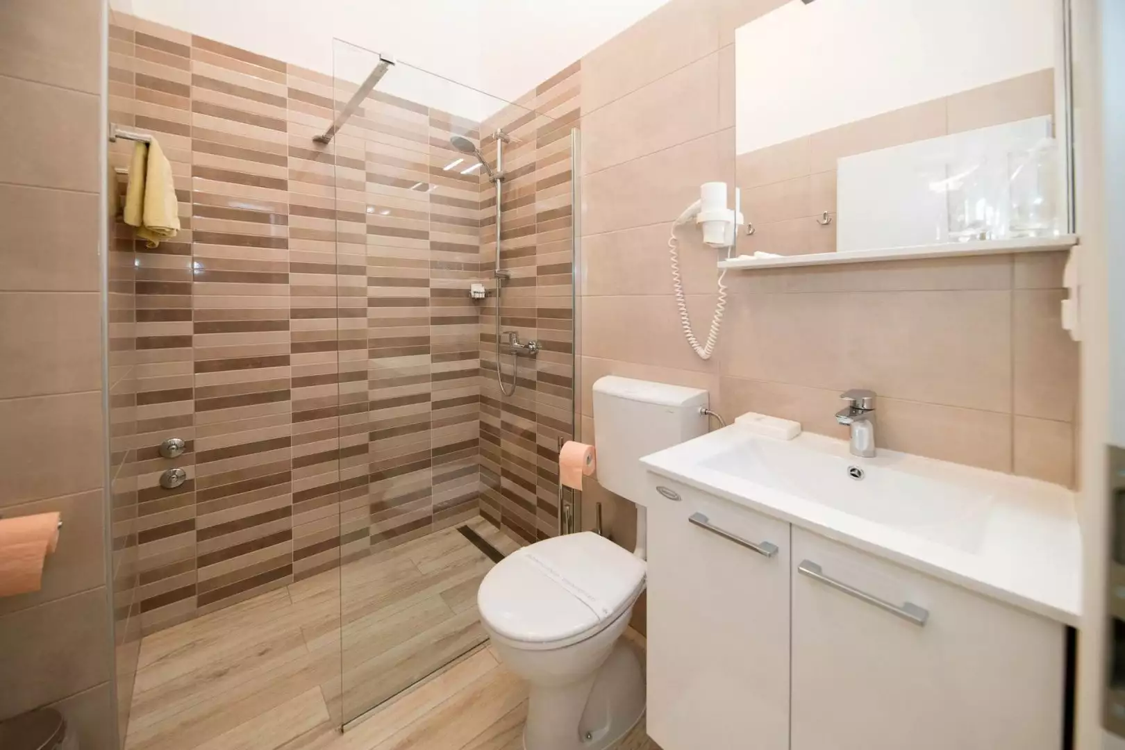 Hotels 1800m² in Croatia, Crikvenica. Priced at 5500000€ rent photo-19