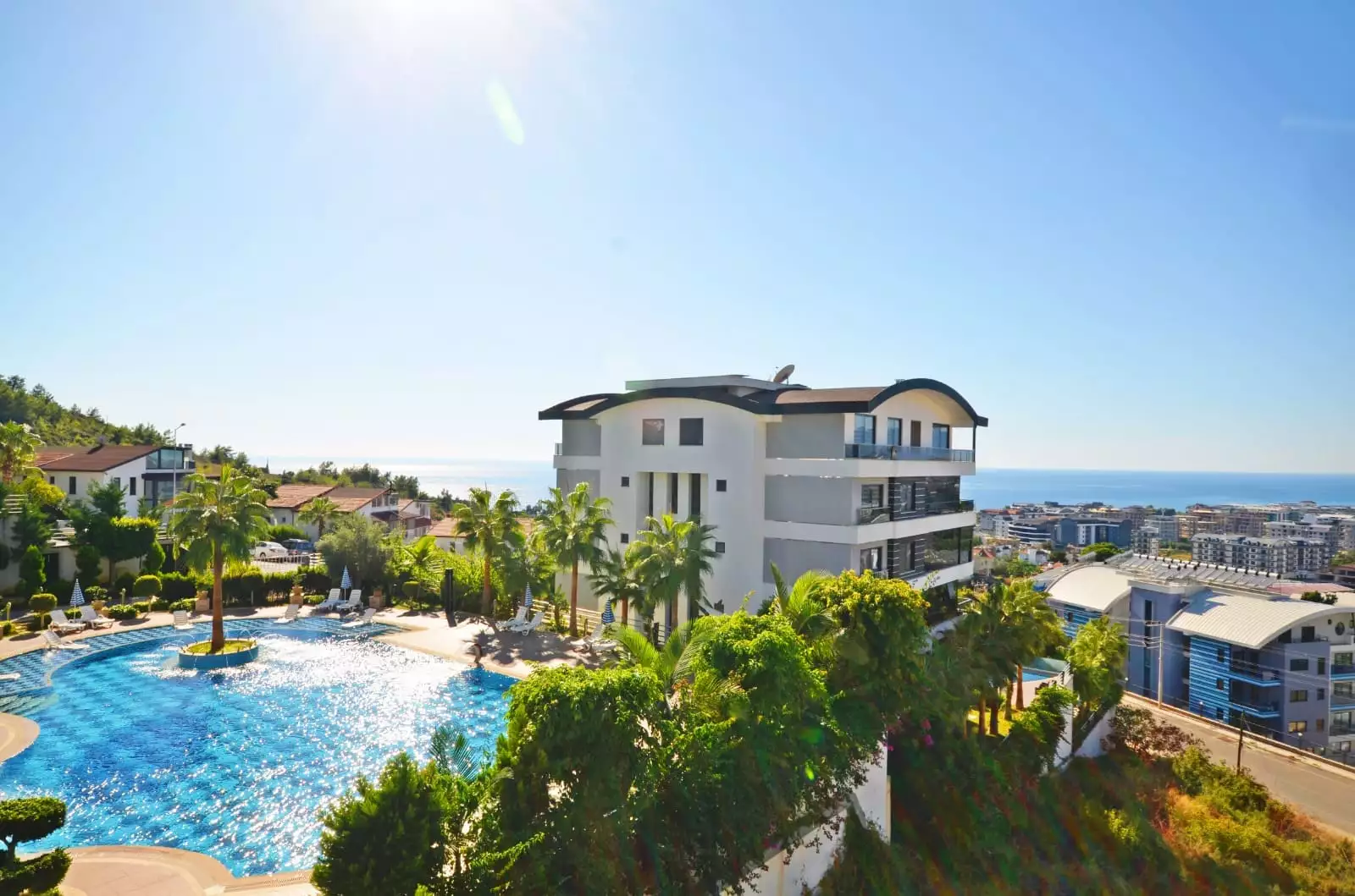 Townhouse 200m² in Turkey, Kargicak. Priced at 264000€ rent photo-29