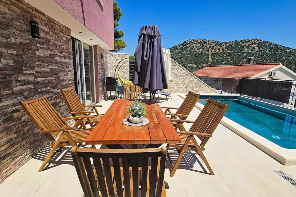Villa 310m² in Spain, La Marina. Priced at 780000€ rent photo-2