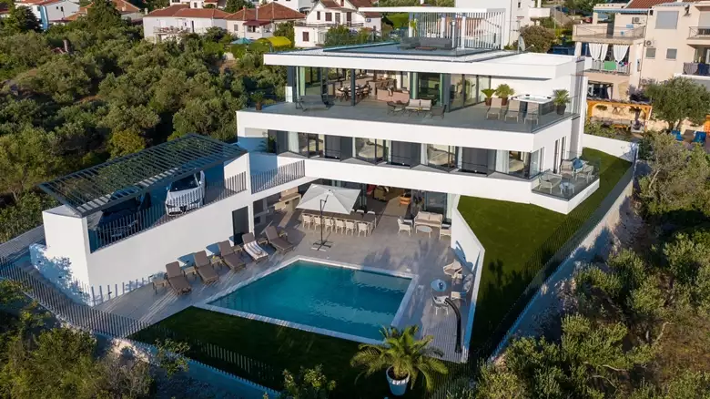 Villa 550m² in Croatia, Murter. Priced at 2500000€ rent photo-1