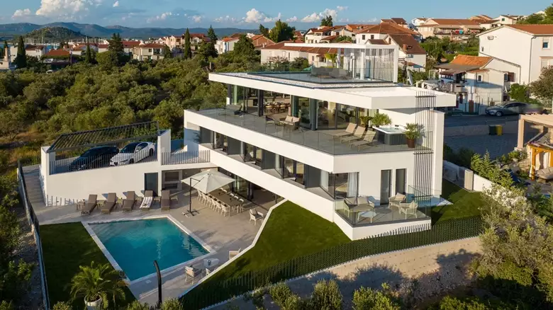 Villa 550m² in Croatia, Murter. Priced at 2500000€ rent photo-3