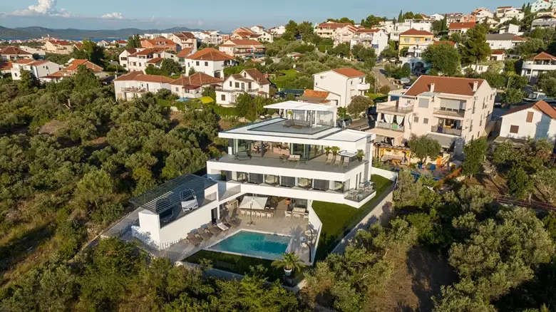 Villa 550m² in Croatia, Murter. Priced at 2500000€ rent photo-4