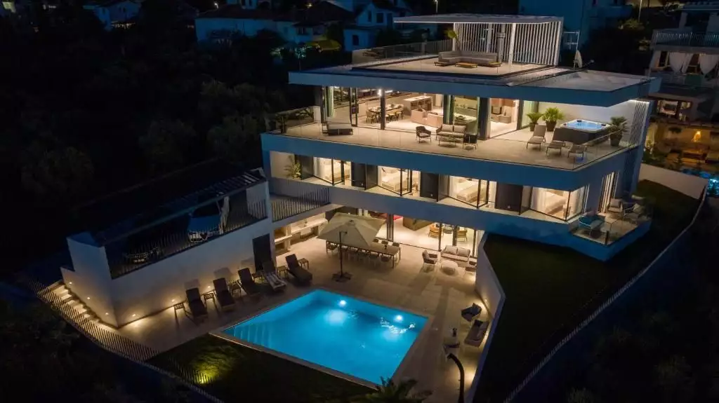 Villa 550m² in Croatia, Murter. Priced at 2500000€ rent photo-5