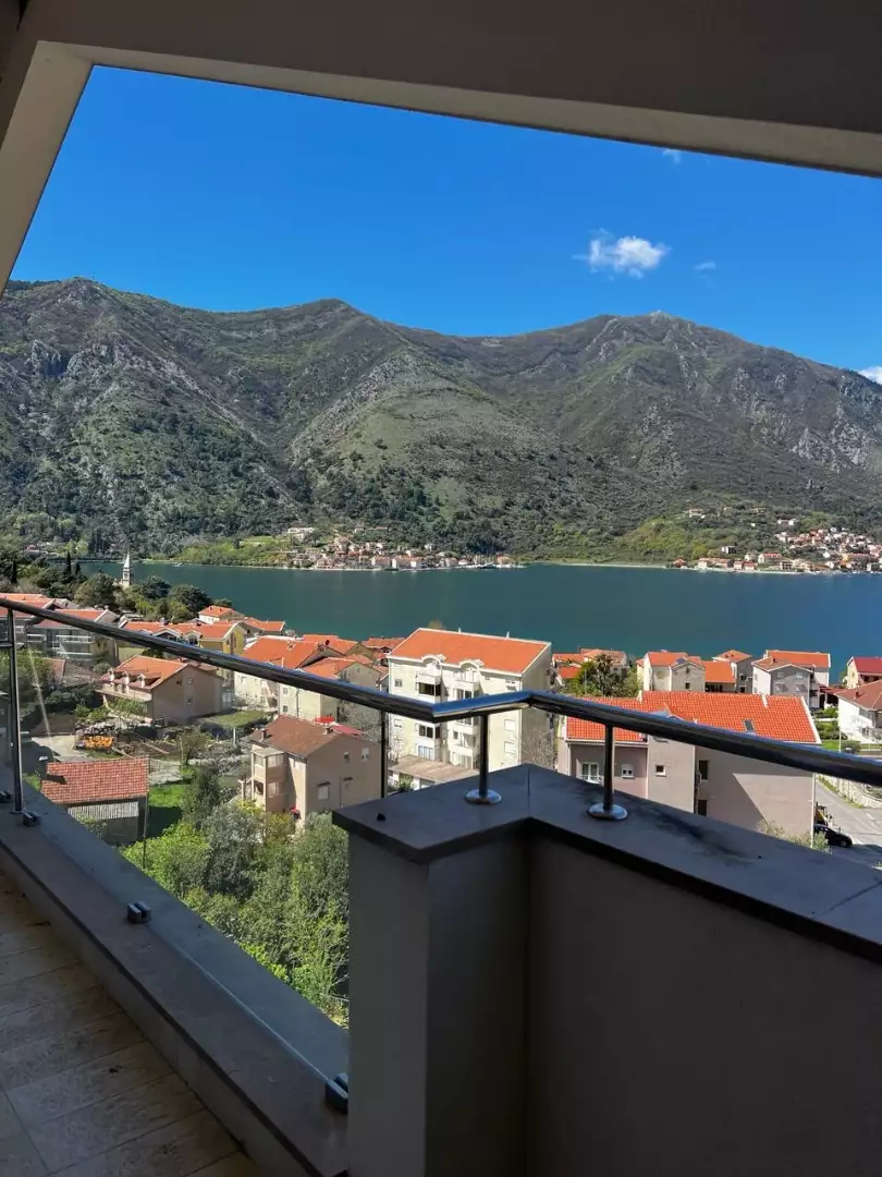 Flat 108m² in Montenegro, Dobrota. Priced at 350000€ rent photo-1